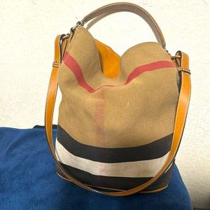 Burberry Ashby medium